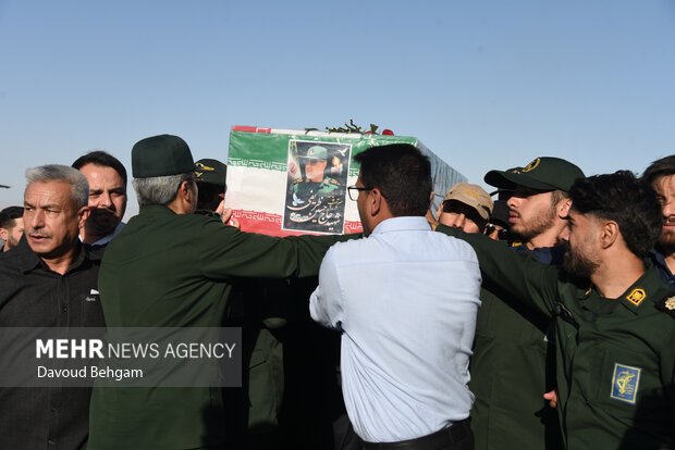 استقبال از پیکر سردار شهید ظریفی در فرودگاه مشهد