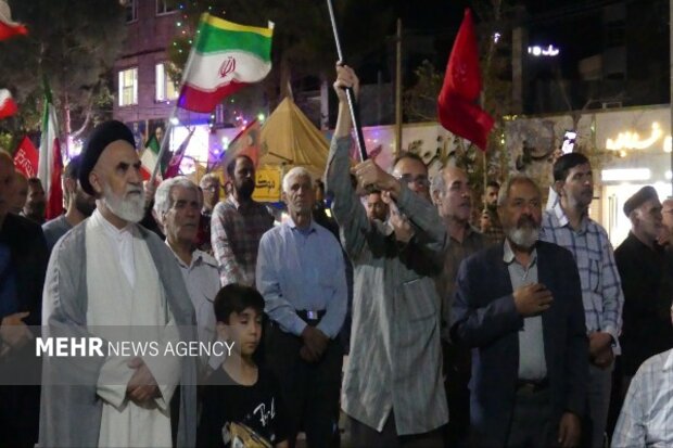 دویست و نهمین شب مقاومت در میدان امام خمینی (ره) اسفراین برگزار شد