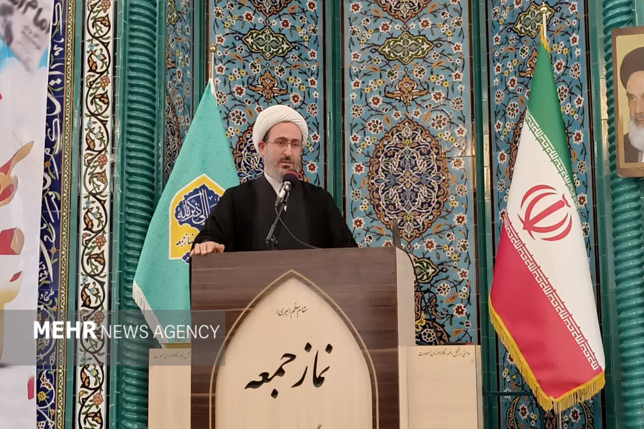 دختران و زنان جامعه اسلامی باید الگوی عفاف، علم و حضور اجتماعی باشند