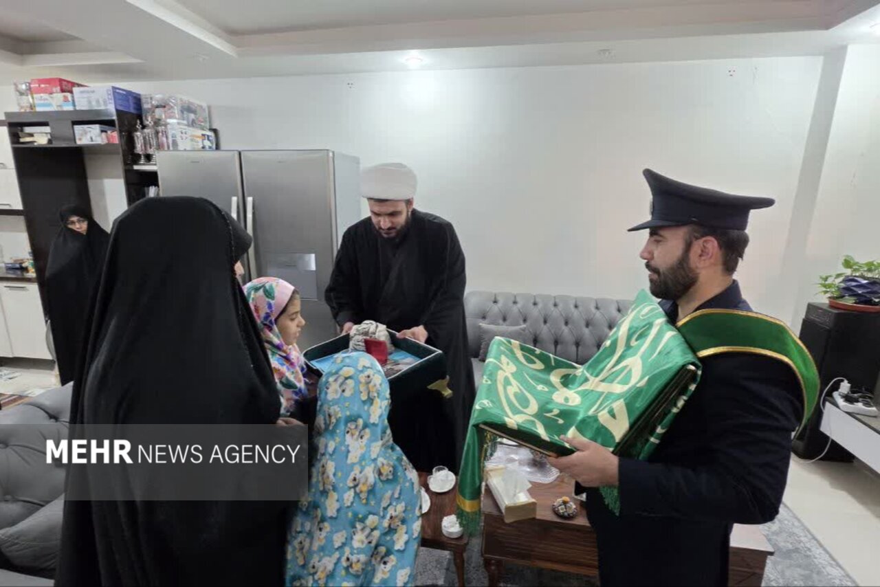 خادمان کریمه اهل‌بیت با خانواده شهدای جنگ رمضان خوزستان دیدار کردند