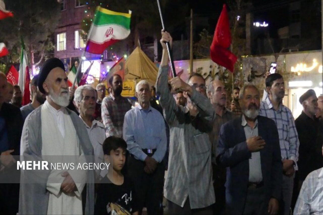 گزارش تحلیلی: دویست و نهمین شب مقاومت در میدان امام خمینی (ره) اسفراین برگزار شد | مهر - کد b430