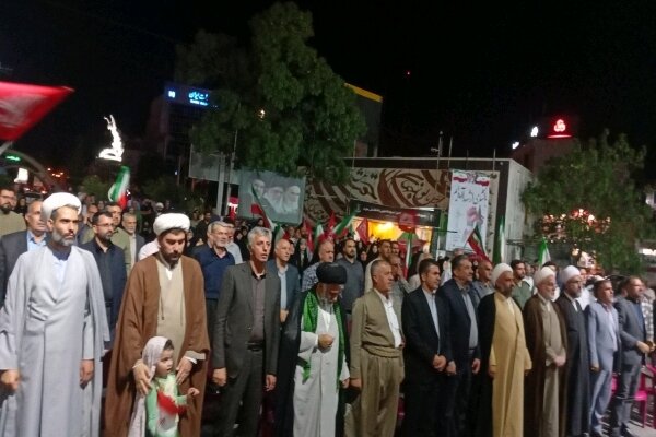 میدان آزادی سنندج جلوه‌ای از وحدت مردم زیر پرچم ایران