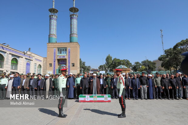 تشییع پیکر شهید انتظامی مجید بهرامی در زنجان