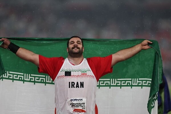 سومین مدال امروز کاروان طلا شد؛ قهرمانی طیبی در پرتاب وزنه