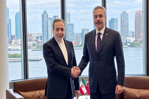 گفتگوی وزیران خارجه ایران و ترکیه گفتگوی وزیران خارجه ایران و ترکیه