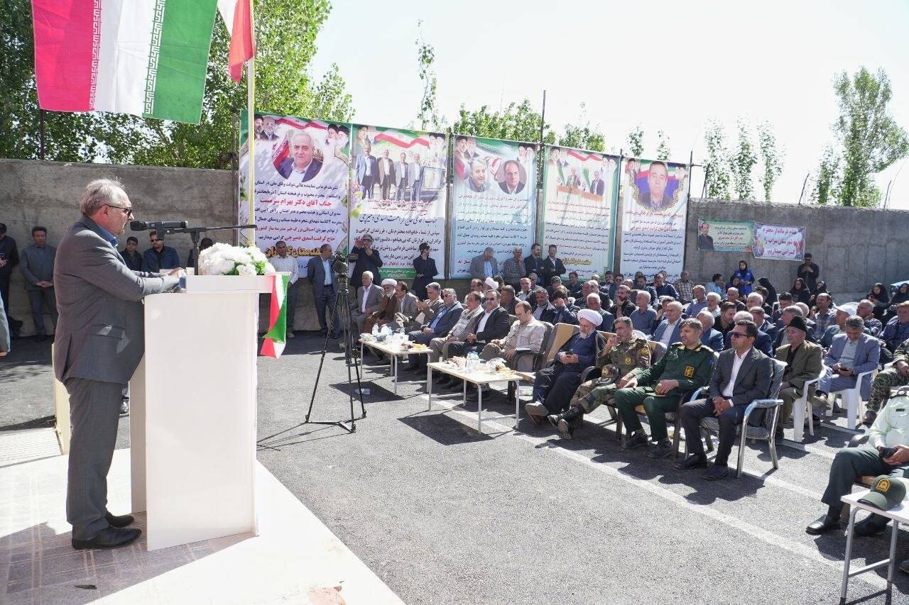 سرمست: آموزش و مدرسه مبنای توسعه و تربیت نیروی انسانی است سرمست: آموزش و مدرسه مبنای توسعه و تربیت نیروی انسانی است