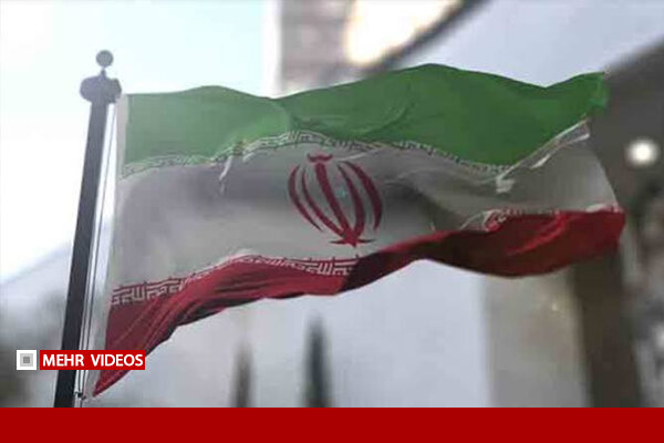 برافراشتن پرچم جمهوری اسلامی ایران همزمان با اولین روز سال تحصیلی جدید