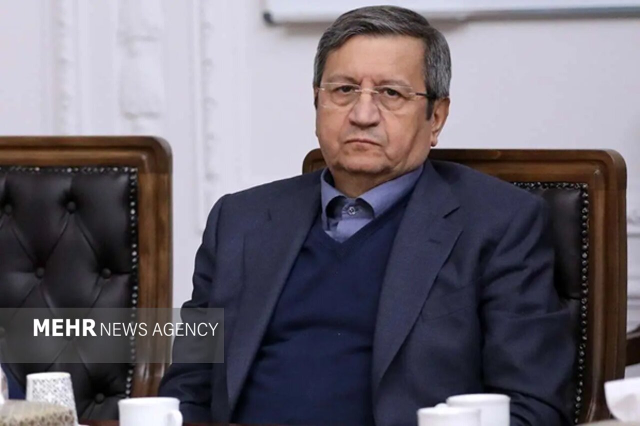 همتی: ۶۵۰ میلیون حساب بانکی را طی دو سال به ۳۰۰ میلیون می‌رسانیم
