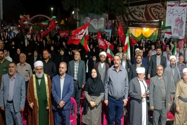 میدان آزادی سنندج صحنه هم‌صدایی مردمی که پای ایران ایستاده‌اند