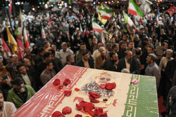 مراسم وداع با پیکر شهید «حسین ظریفی» در تجمع شبانه مشهد
