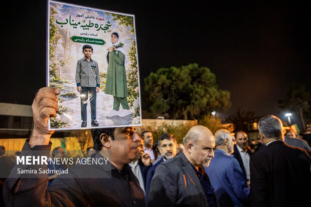 استقبال از  بازگشت رییس جمهور از <a href='https://sayeb.ir/tag/%d9%86%db%8c%d9%88%db%8c%d9%88%d8%b1%da%a9'></div>نیویورک</a>