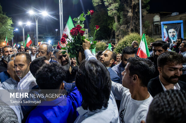 استقبال از بازگشت رییس جمهور از <a href='https://sayeb.ir/tag/%d9%86%db%8c%d9%88%db%8c%d9%88%d8%b1%da%a9'></div>نیویورک</a>