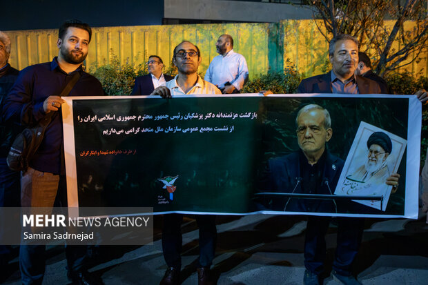 استقبال از  بازگشت رییس جمهور از <a href='https://sayeb.ir/tag/%d9%86%db%8c%d9%88%db%8c%d9%88%d8%b1%da%a9'></div>نیویورک</a>