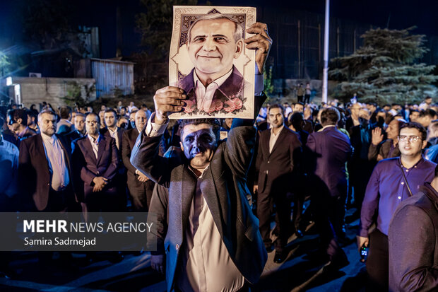 استقبال از  بازگشت رییس جمهور از <a href='https://sayeb.ir/tag/%d9%86%db%8c%d9%88%db%8c%d9%88%d8%b1%da%a9'></div>نیویورک</a>