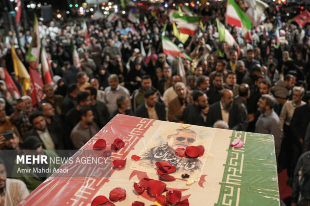 مراسم وداع با پیکر مطهر سردار <a href='https://sayeb.ir/tag/%d8%b4%d9%87%db%8c%d8%af'></div>شهید</a> «حسین ظریفی» در اجتماعات شبانه <a href='https://sayeb.ir/tag/%d9%85%d8%b4%d9%87%d8%af'>مشهد</a>