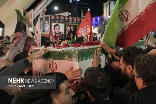 مراسم وداع با پیکر مطهر سردار <a href='https://sayeb.ir/tag/%d8%b4%d9%87%db%8c%d8%af'></div>شهید</a> «حسین ظریفی» در اجتماعات شبانه <a href='https://sayeb.ir/tag/%d9%85%d8%b4%d9%87%d8%af'>مشهد</a>