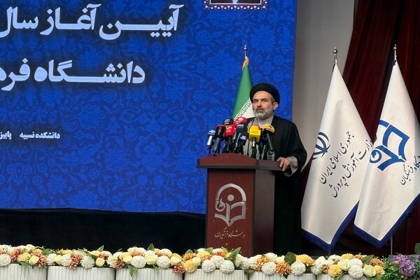 طباطبایی: معلم باید تربیت نسل آینده را بیاموزد