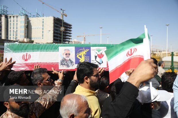 حضور پرشور مشهدی ها در مراسم تشییع پیکر مطهر سردار حسین ظریفی
