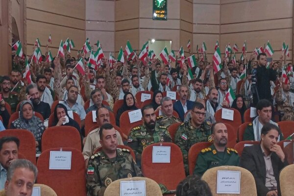 مراسم تجلیل از سربازان نیروهای مسلح و خانواده شهدای سرباز در سنندج