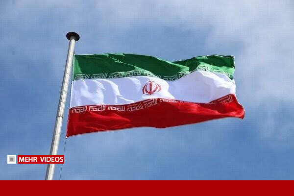 پرچم ایران در دانشگاه تهران به اهتزاز درآمد