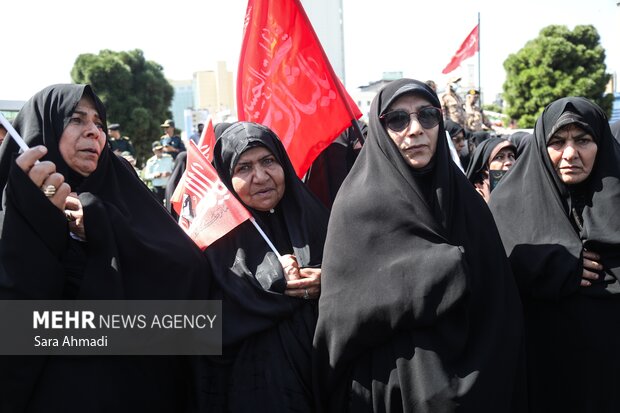 تشییع پیکر شهید «حسین ظریفی» در مشهد تشییع پیکر شهید «حسین ظریفی» در مشهد