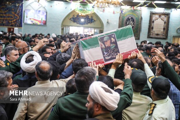 تشییع پیکر شهید «حسین ظریفی» در مشهد