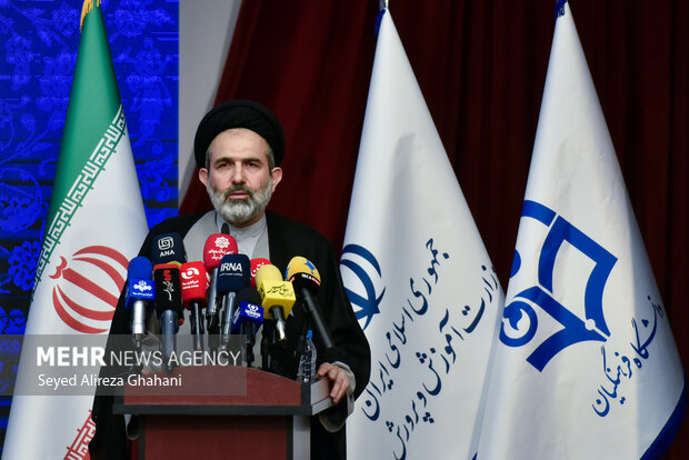 طباطبایی: معلم باید تربیت نسل آینده را بیاموزد