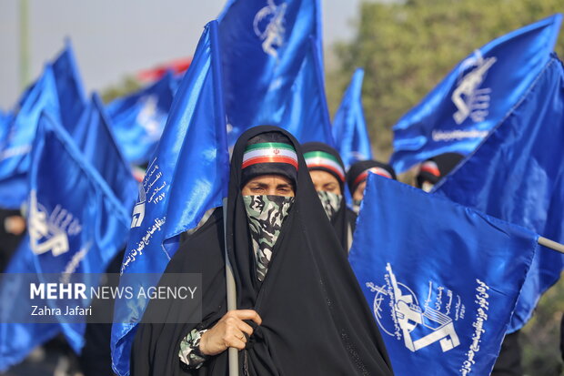 رزمایش <a href='https://sayeb.ir/tag/%d8%ac%d8%a7%d9%86%d9%81%d8%af%d8%a7'></div>جانفدا</a>یان ایران در <a href='https://sayeb.ir/tag/%d8%a8%d9%86%d8%af%d8%b1%d8%b9%d8%a8%d8%a7%d8%b3'>بندرعباس</a>