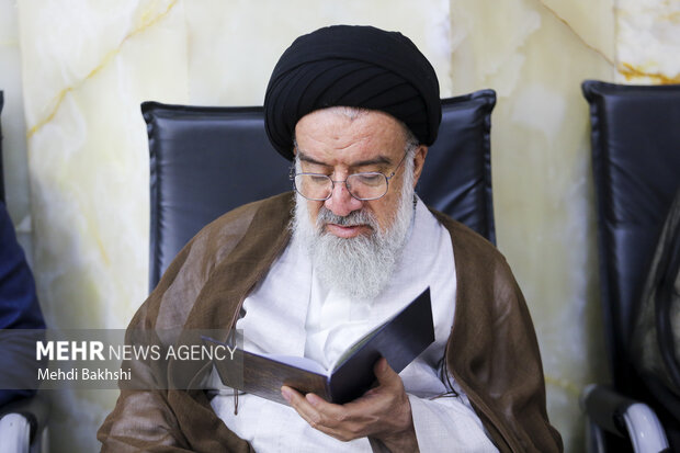 بزرگداشت آیت‌الله شبیری زنجانی از سوی نهادهای حوزوی در <a href='https://sayeb.ir/tag/%d9%82%d9%85'></div>قم</a>