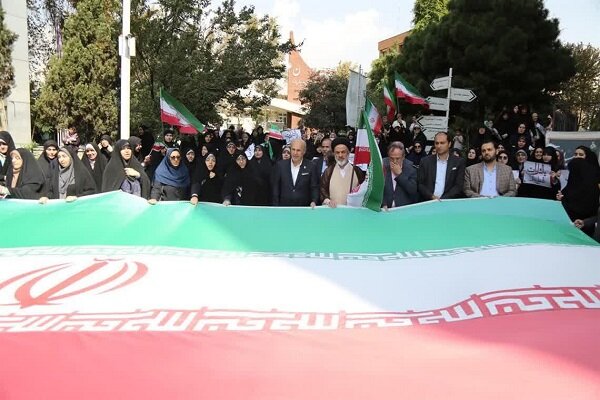 تحلیل: پرچم جمهوری اسلامی، محور وحدت و نماد ایستادگی در برابر بدخواهان است | مهر - کد cc23
