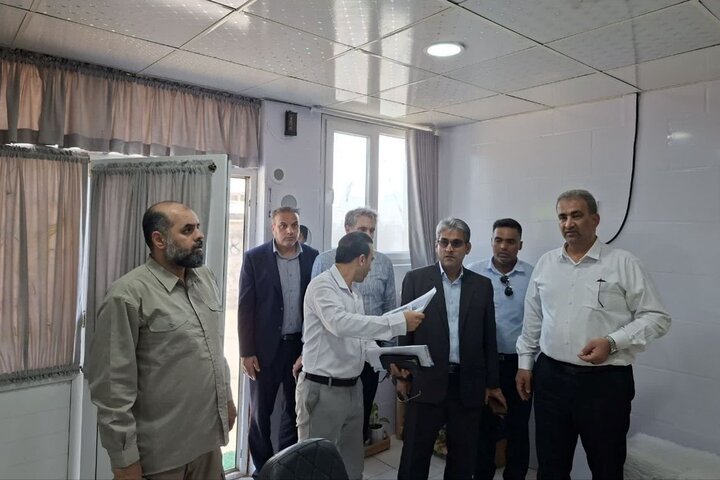 کمک بلاعوض به خسارت‌دیدگان جنگ تحمیلی در جزیره خارگ پرداخت شد