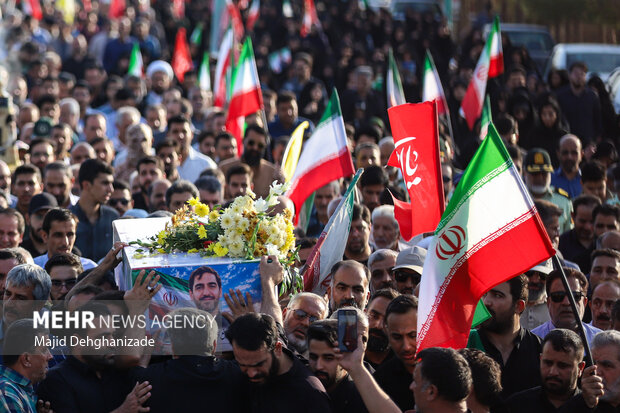 تشییع پیکر شهید «محمدمهدی رضایی» در <a href='https://sayeb.ir/tag/%db%8c%d8%b2%d8%af'></div>یزد</a>
