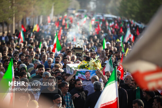 تشییع پیکر شهید «محمدمهدی رضایی» در <a href='https://sayeb.ir/tag/%db%8c%d8%b2%d8%af'></div>یزد</a>