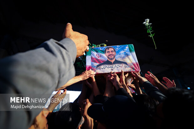 تشییع پیکر شهید «محمدمهدی رضایی» در <a href='https://sayeb.ir/tag/%db%8c%d8%b2%d8%af'></div>یزد</a>