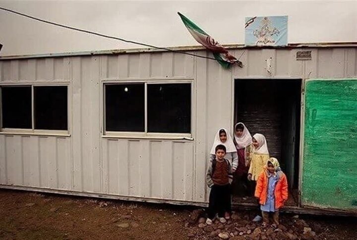 مدرسه کانکسی که در آب سردوئیه واژگون شد؛ سقف لرزان بالای سردانش آموزان