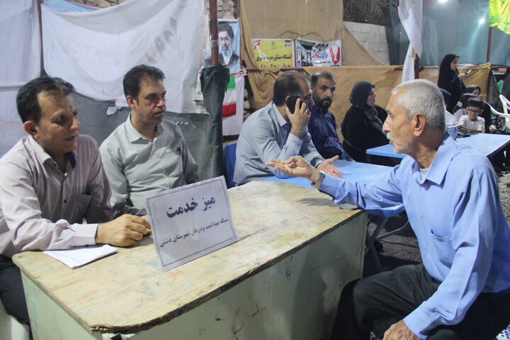 میز خدمت مدیران در تجمعهای شبانه خورموج برگزار میشود میز خدمت مدیران در تجمعهای شبانه خورموج برگزار میشود