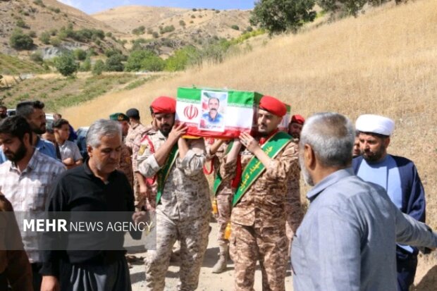 کامیاران به استقبال شهید حیدر مرادی رفت؛پیکر شهید در زادگاهش آرام گرفت