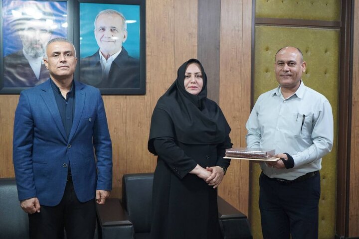 آئین تکریم و معارفه رئیس بهزیستی گناوه برگزار شد آئین تکریم و معارفه رئیس بهزیستی گناوه برگزار شد
