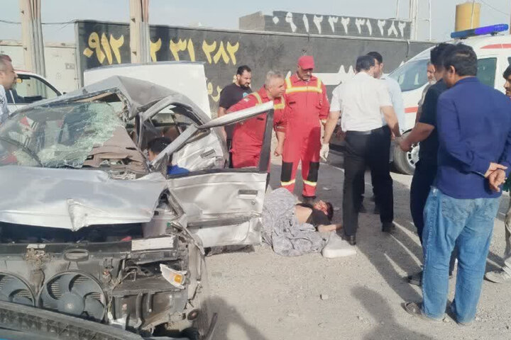 تصادف پژو با کامیون در جاده کرج _ هشتگرد؛ حادثه مرگبار نبود