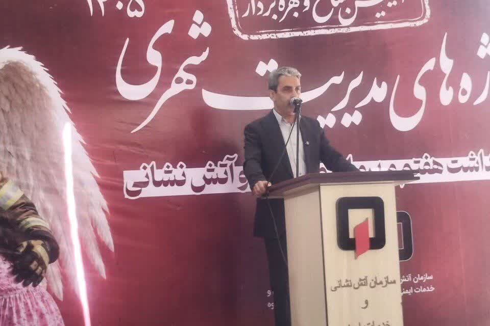 تحلیل مثبت: کریمی: دفاع از ایران در گرو خدمت به مردم و امیدآفرینی است | مهر - کد 4e3f