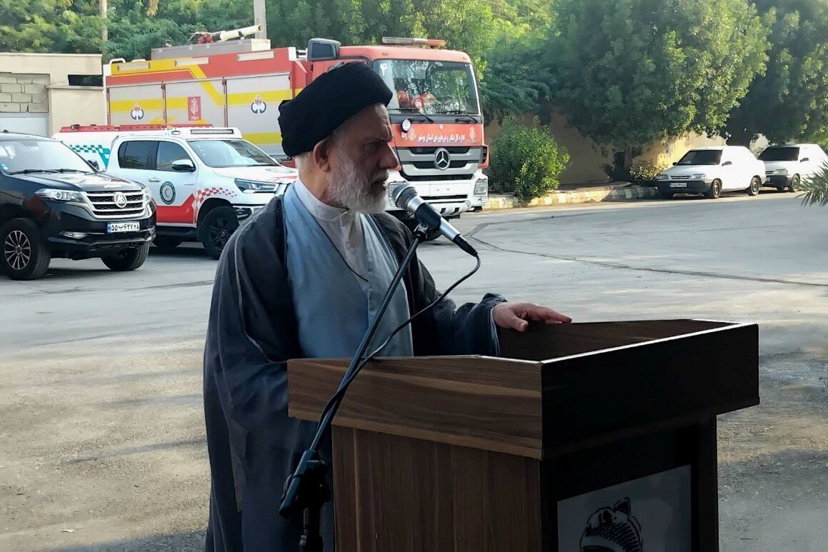 امام جمعه دیّر:آتش‌نشانان در خط مقدم نجات جان و مال مردم هستند