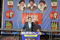 بازار عامل گرانی نیست؛ از گران‌فروشی قاطعانه جلوگیری می‌کنیم
