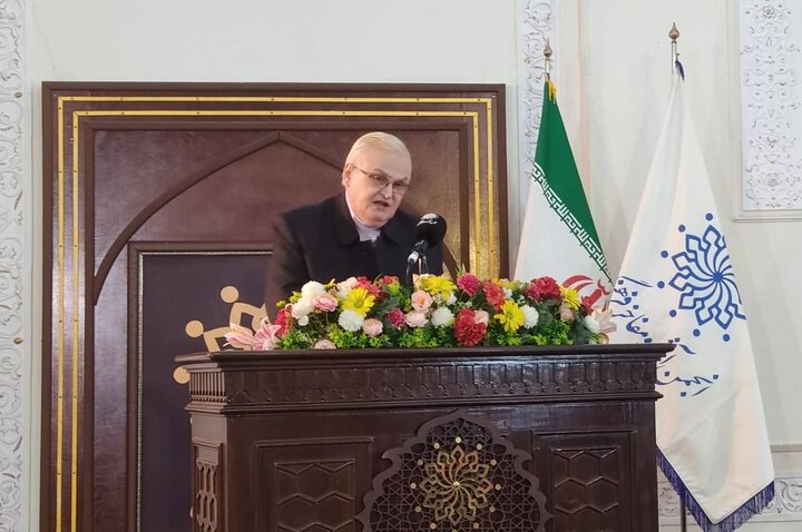 شمس و مولانا را می‌توان نه دو تن، بلکه یک تن دانست