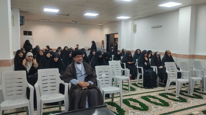 امام جمعه گناوه: طلبه باید پیش از هدایت جامعه،عامل آموزه های دین باشد امام جمعه گناوه: طلبه باید پیش از هدایت جامعه،عامل آموزه های دین باشد