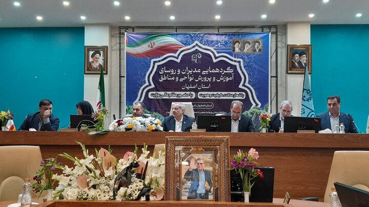 وزیر آموزش و پرورش: شایعه استعفای معلمان دروغ است؛ جنگ اصلی شناختی است