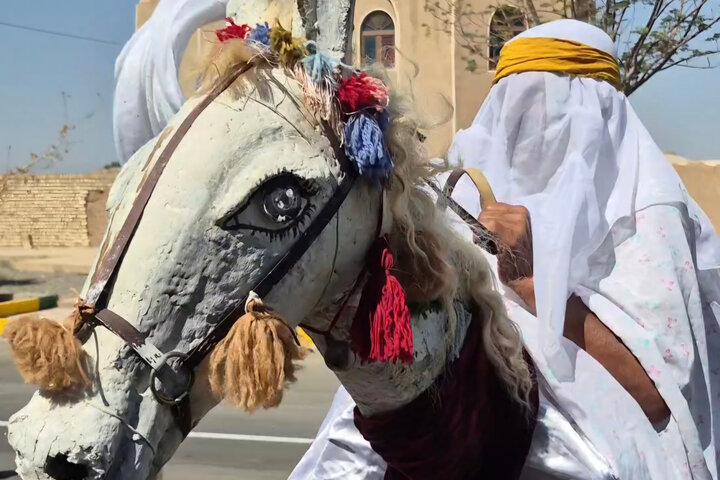 رقص اسب چوبی؛ روایت یک آیین قاجاری از دل کویر حسین‌آباد آران و بیدگل