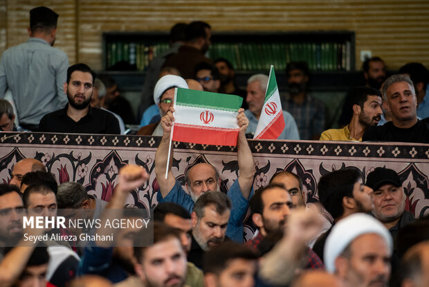 گرامیداشت شهدای جنگ و کودتای دی در تهران