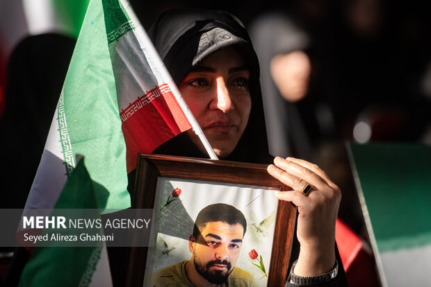 گرامیداشت شهدای جنگ و کودتای دی در تهران