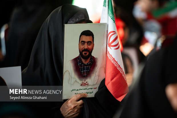 گرامیداشت شهدای جنگ و کودتای دی در تهران