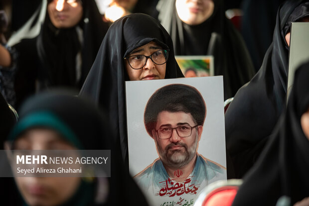 گرامیداشت شهدای جنگ و کودتای دی در تهران